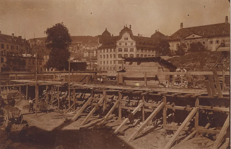 Werdmühleplatz, Durchbruch Uraniastrasse