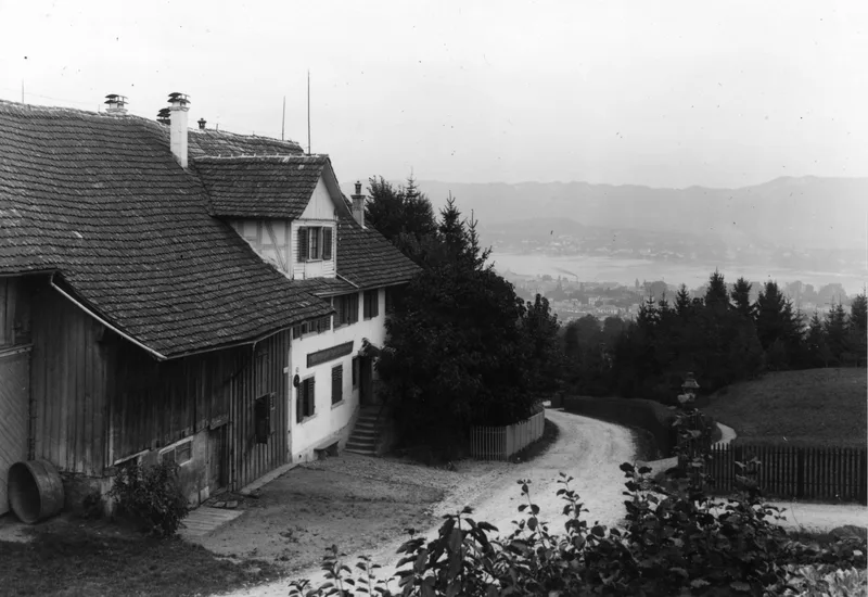 Wohnhaus, Scheune und Stall